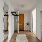 Spacious 1br At Downtown With Balcony *