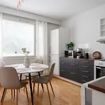 Spacious 1br At Downtown With Balcony *